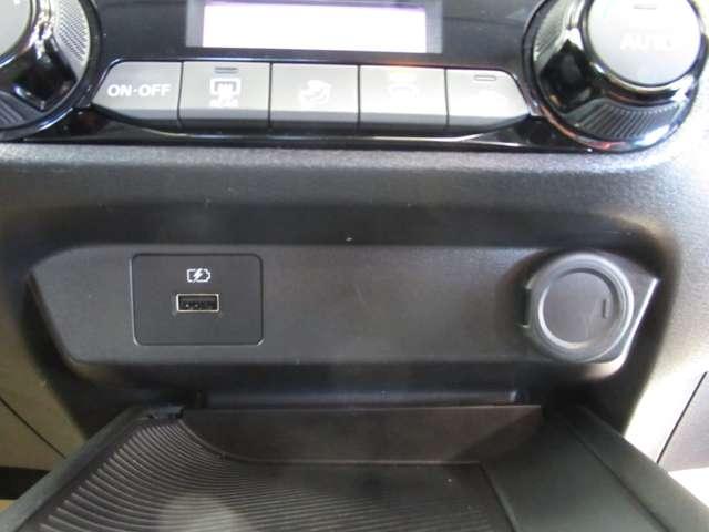 ノート １．２　Ｓ　ナビ／衝突軽減ブレーキ／全方位モニター　軽減ブレーキ　３６０°カメラ　ＬＤＷ　バックカメラ　サイドカメラ　インテリキー　イモビライザー　ＬＥＤヘッド　メモリーナビ　ドライブレコーダー　ナビＴＶ付き　ワンセグＴＶ付き　ＥＴＣ　オートエアコン（9枚目）