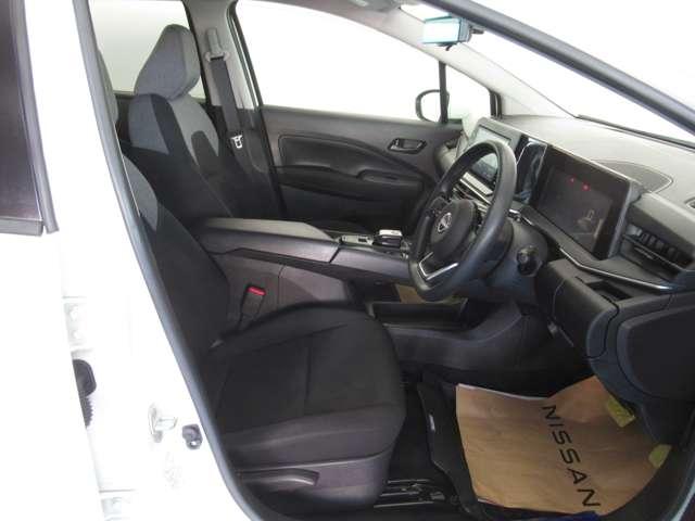 ノート １．２　Ｓ　ナビ／衝突軽減ブレーキ／全方位モニター　軽減ブレーキ　３６０°カメラ　ＬＤＷ　バックカメラ　サイドカメラ　インテリキー　イモビライザー　ＬＥＤヘッド　メモリーナビ　ドライブレコーダー　ナビＴＶ付き　ワンセグＴＶ付き　ＥＴＣ　オートエアコン（12枚目）