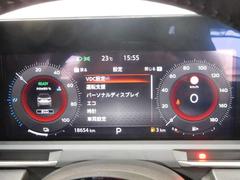 右側に大きく見やすいスピードメータ−　中央ディスプレイには運転支援システム等を表示 4