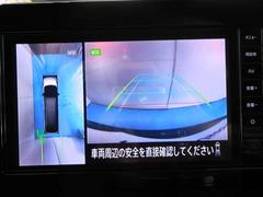 アラウンドモニター　白線や駐車車両をナビ及びルームミラーに表示　駐車している車両との位置関係も一目で分かって安心です 7
