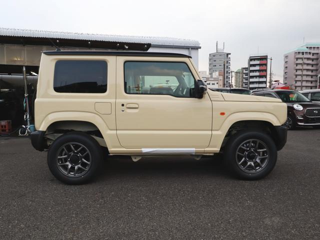 ジムニー ＸＣ　８インチナビＴＶハイマウントＢカメラＢＴ　Ｐスタート　ステアリモコン　リアＰセンサー　ＬＥＤライト　フォグ　アルミ　コーティング＆マット＆バイザー付（5枚目）