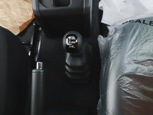 ジムニー ＸＣ　８インチナビＴＶハイマウントＢカメラＢＴ　Ｐスタート　ステアリモコン　リアＰセンサー　ＬＥＤライト　フォグ　アルミ　コーティング＆マット＆バイザー付（35枚目）