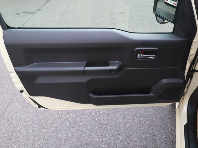 ジムニー ＸＣ　８インチナビＴＶハイマウントＢカメラＢＴ　Ｐスタート　ステアリモコン　リアＰセンサー　ＬＥＤライト　フォグ　アルミ　コーティング＆マット＆バイザー付（42枚目）