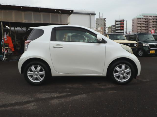 ｉＱ １００Ｇ　レザーパッケージ　４人乗　ナビフルセグＴＶ　ブルートゥース　ＤＶＤ　ＣＤ録音　ＥＴＣ　プッシュスタート　ステアリモコン　レザーシート　アルミ（5枚目）