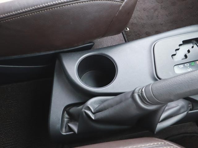 ｉＱ １００Ｇ　レザーパッケージ　４人乗　ナビフルセグＴＶ　ブルートゥース　ＤＶＤ　ＣＤ録音　ＥＴＣ　プッシュスタート　ステアリモコン　レザーシート　アルミ（33枚目）