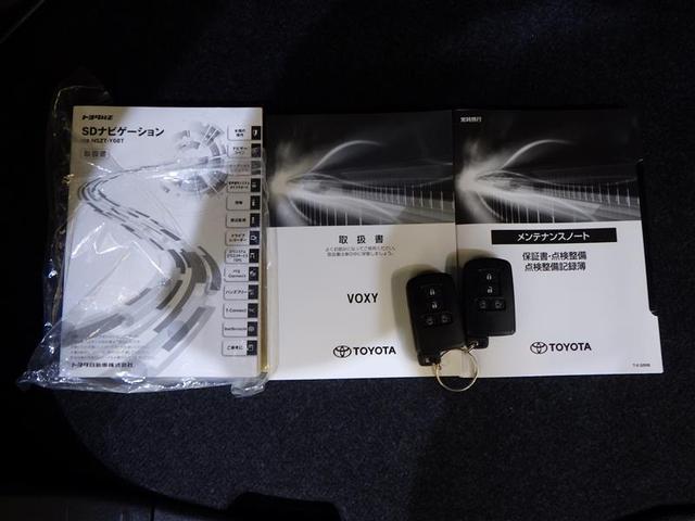 ヴォクシー ZS 煌II スマートキー・プッシュスタート バックガイドモニター セキュリティアラーム 両側パワスラドア 1オーナー ETC車載器 地デジテレビ VSC LEDライト 助手席エアバック キーレスエントリー AC(40枚目)