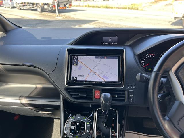 ノア Ｓｉ　ダブルバイビー　純正９型ナビ　フルセグ　全方位Ｍ　後席フリプダウン　ＥＴＣ　スマートキー　ＥＧプッシュ　両側電動スライドドア　後席ロールブラインド　ハーフレザーシート　ＬＥＤライト　衝突軽減　Ａハイビーム　１６ＡＷ（4枚目）