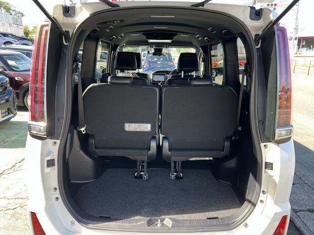 ノア Ｓｉ　ダブルバイビー　純正９型ナビ　フルセグ　全方位Ｍ　後席フリプダウン　ＥＴＣ　スマートキー　ＥＧプッシュ　両側電動スライドドア　後席ロールブラインド　ハーフレザーシート　ＬＥＤライト　衝突軽減　Ａハイビーム　１６ＡＷ（24枚目）