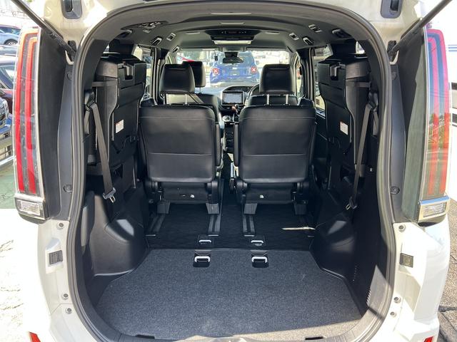 ノア Ｓｉ　ダブルバイビー　純正９型ナビ　フルセグ　全方位Ｍ　後席フリプダウン　ＥＴＣ　スマートキー　ＥＧプッシュ　両側電動スライドドア　後席ロールブラインド　ハーフレザーシート　ＬＥＤライト　衝突軽減　Ａハイビーム　１６ＡＷ（25枚目）