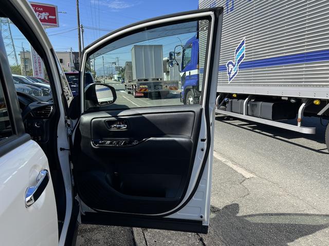 ノア Ｓｉ　ダブルバイビー　純正９型ナビ　フルセグ　全方位Ｍ　後席フリプダウン　ＥＴＣ　スマートキー　ＥＧプッシュ　両側電動スライドドア　後席ロールブラインド　ハーフレザーシート　ＬＥＤライト　衝突軽減　Ａハイビーム　１６ＡＷ（27枚目）
