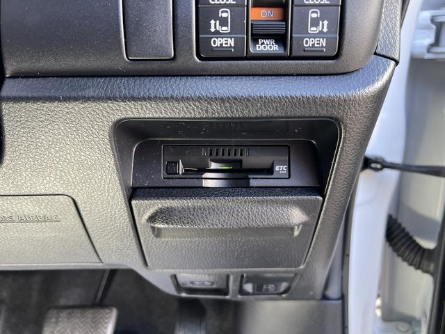ノア Ｓｉ　ダブルバイビー　純正９型ナビ　フルセグ　全方位Ｍ　後席フリプダウン　ＥＴＣ　スマートキー　ＥＧプッシュ　両側電動スライドドア　後席ロールブラインド　ハーフレザーシート　ＬＥＤライト　衝突軽減　Ａハイビーム　１６ＡＷ（32枚目）