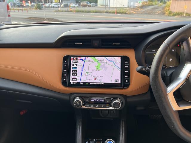 キックス Ｘ　ツートーンインテリアエディション　純正９型ＳＤナビ　フルセグＴＶ　ＤＶＤ　Ｂカメラ　ブルートゥース　ソナー　ＥＴＣ　インテリキー　ＥＧプッシュ　アイスト　Ｒクルコン　ツートンカラー　レザーシート　シートヒーター　ＬＥＤライト　衝突軽減（4枚目）