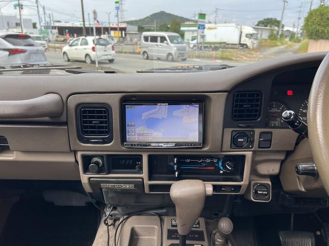 ランドクルーザープラド ＥＸワイド　全塗装車　３．０ディーゼルＴＢ　８人乗り　４ＷＤ　サンルーフ　２インチリフトアップ　社外ＨＤＤナビ　フルセグＴＶ　ＤＶＤ　Ｂカメラ　ＥＴＣ　リヤヒーター　ＬＥＤライト　ＬＥＤテール　社外１６インチＡＷ（4枚目）