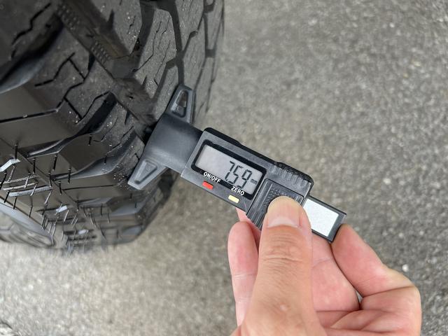 ランドクルーザープラド ＥＸワイド　全塗装車　３．０ディーゼルＴＢ　８人乗り　４ＷＤ　サンルーフ　２インチリフトアップ　社外ＨＤＤナビ　フルセグＴＶ　ＤＶＤ　Ｂカメラ　ＥＴＣ　リヤヒーター　ＬＥＤライト　ＬＥＤテール　社外１６インチＡＷ（9枚目）