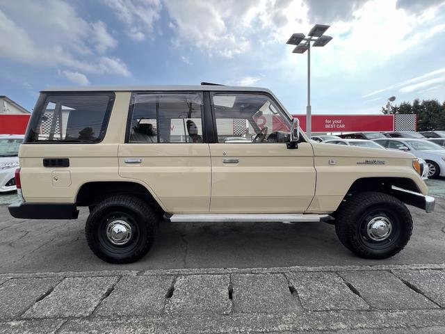 ランドクルーザープラド ＥＸワイド　全塗装車　３．０ディーゼルＴＢ　８人乗り　４ＷＤ　サンルーフ　２インチリフトアップ　社外ＨＤＤナビ　フルセグＴＶ　ＤＶＤ　Ｂカメラ　ＥＴＣ　リヤヒーター　ＬＥＤライト　ＬＥＤテール　社外１６インチＡＷ（12枚目）