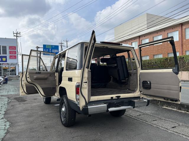 ランドクルーザープラド ＥＸワイド　全塗装車　３．０ディーゼルＴＢ　８人乗り　４ＷＤ　サンルーフ　２インチリフトアップ　社外ＨＤＤナビ　フルセグＴＶ　ＤＶＤ　Ｂカメラ　ＥＴＣ　リヤヒーター　ＬＥＤライト　ＬＥＤテール　社外１６インチＡＷ（17枚目）