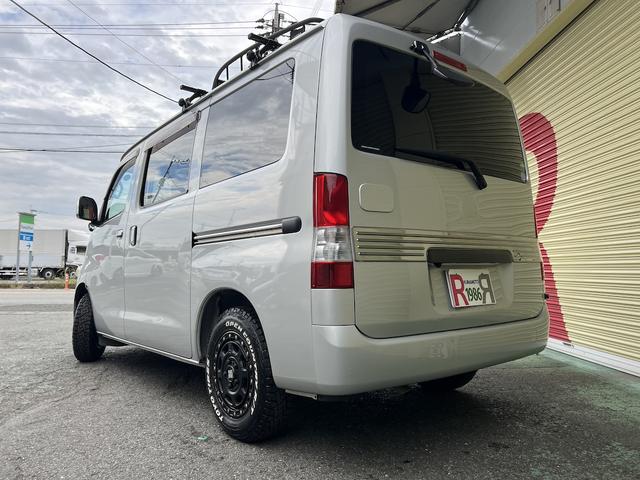 タウンエースバン GL アルトピアーノキャンピング・8ナンバー・5人乗り・ベッドキット・2列目バタフライシート・外部電源・LED照明・シンク・コンセント・シャワー・リヤTV・ルーフキャリア・社外14AWホワイトレターキーレス(7枚目)