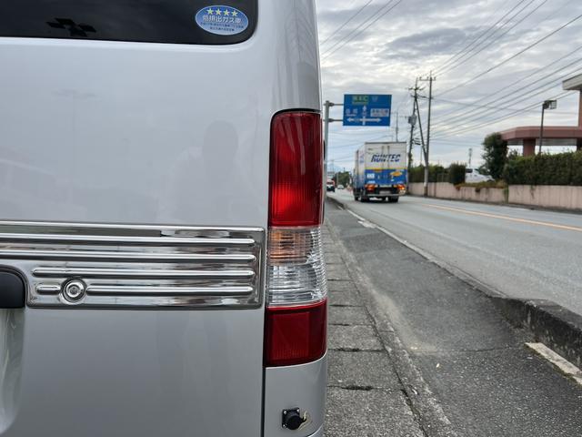 タウンエースバン GL アルトピアーノキャンピング・8ナンバー・5人乗り・ベッドキット・2列目バタフライシート・外部電源・LED照明・シンク・コンセント・シャワー・リヤTV・ルーフキャリア・社外14AWホワイトレターキーレス(10枚目)