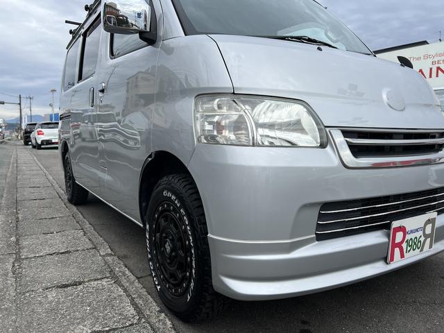 タウンエースバン GL アルトピアーノキャンピング・8ナンバー・5人乗り・ベッドキット・2列目バタフライシート・外部電源・LED照明・シンク・コンセント・シャワー・リヤTV・ルーフキャリア・社外14AWホワイトレターキーレス(12枚目)