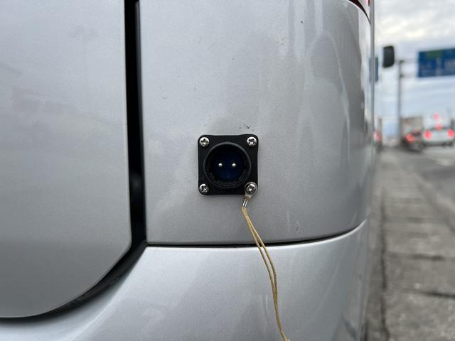 タウンエースバン GL アルトピアーノキャンピング・8ナンバー・5人乗り・ベッドキット・2列目バタフライシート・外部電源・LED照明・シンク・コンセント・シャワー・リヤTV・ルーフキャリア・社外14AWホワイトレターキーレス(13枚目)