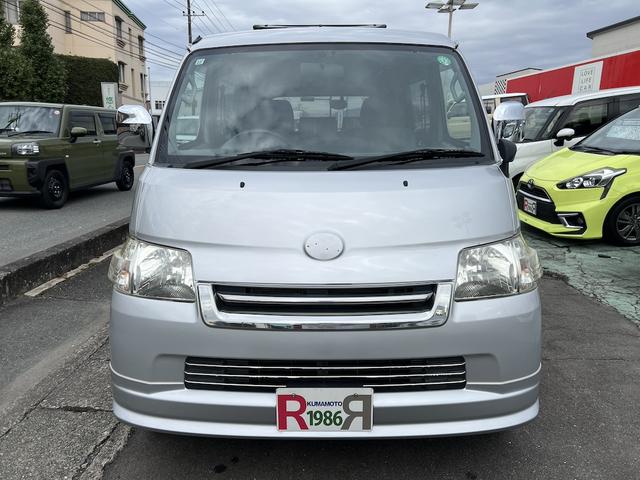 タウンエースバン GL アルトピアーノキャンピング・8ナンバー・5人乗り・ベッドキット・2列目バタフライシート・外部電源・LED照明・シンク・コンセント・シャワー・リヤTV・ルーフキャリア・社外14AWホワイトレターキーレス(14枚目)