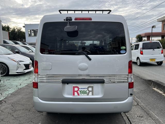 タウンエースバン GL アルトピアーノキャンピング・8ナンバー・5人乗り・ベッドキット・2列目バタフライシート・外部電源・LED照明・シンク・コンセント・シャワー・リヤTV・ルーフキャリア・社外14AWホワイトレターキーレス(17枚目)