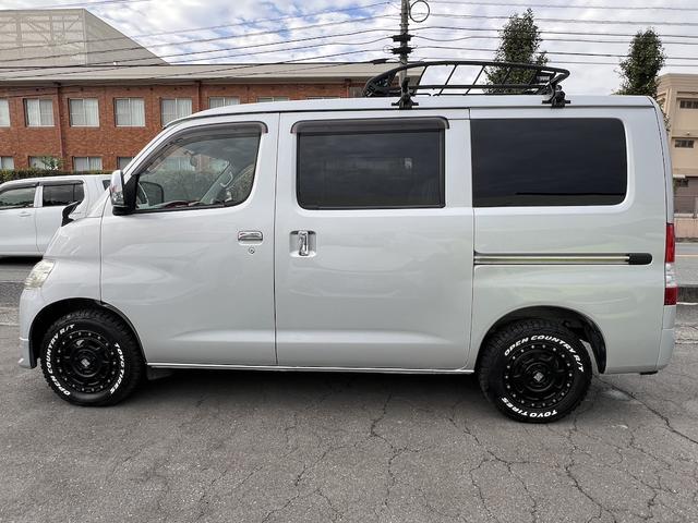 タウンエースバン GL アルトピアーノキャンピング・8ナンバー・5人乗り・ベッドキット・2列目バタフライシート・外部電源・LED照明・シンク・コンセント・シャワー・リヤTV・ルーフキャリア・社外14AWホワイトレターキーレス(19枚目)