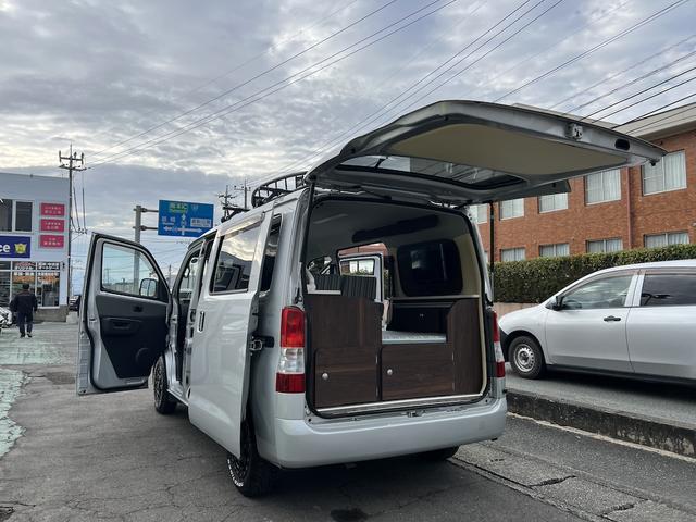 タウンエースバン GL アルトピアーノキャンピング・8ナンバー・5人乗り・ベッドキット・2列目バタフライシート・外部電源・LED照明・シンク・コンセント・シャワー・リヤTV・ルーフキャリア・社外14AWホワイトレターキーレス(21枚目)