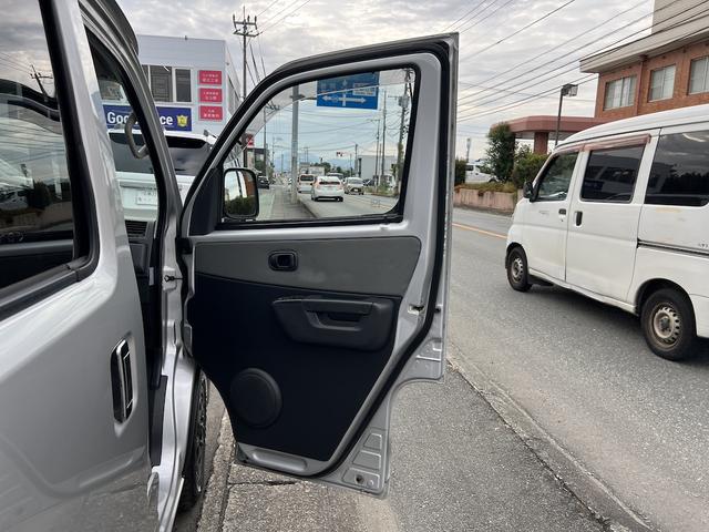 タウンエースバン GL アルトピアーノキャンピング・8ナンバー・5人乗り・ベッドキット・2列目バタフライシート・外部電源・LED照明・シンク・コンセント・シャワー・リヤTV・ルーフキャリア・社外14AWホワイトレターキーレス(26枚目)