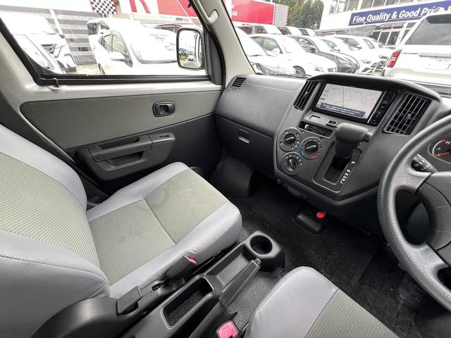 タウンエースバン GL アルトピアーノキャンピング・8ナンバー・5人乗り・ベッドキット・2列目バタフライシート・外部電源・LED照明・シンク・コンセント・シャワー・リヤTV・ルーフキャリア・社外14AWホワイトレターキーレス(29枚目)