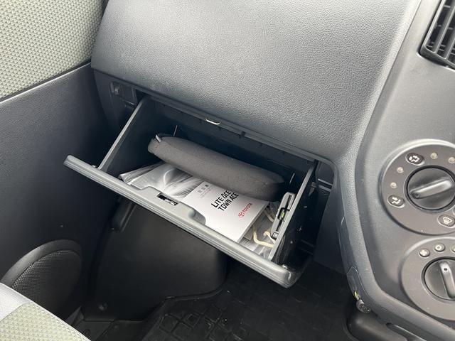 タウンエースバン GL アルトピアーノキャンピング・8ナンバー・5人乗り・ベッドキット・2列目バタフライシート・外部電源・LED照明・シンク・コンセント・シャワー・リヤTV・ルーフキャリア・社外14AWホワイトレターキーレス(31枚目)