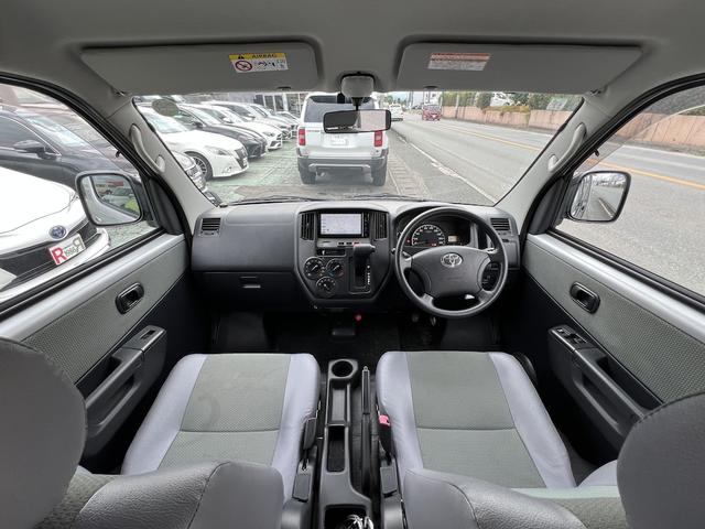 タウンエースバン GL アルトピアーノキャンピング・8ナンバー・5人乗り・ベッドキット・2列目バタフライシート・外部電源・LED照明・シンク・コンセント・シャワー・リヤTV・ルーフキャリア・社外14AWホワイトレターキーレス(39枚目)