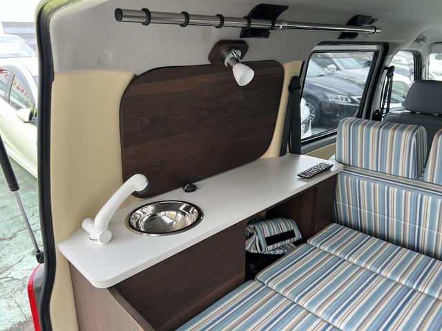 タウンエースバン GL アルトピアーノキャンピング・8ナンバー・5人乗り・ベッドキット・2列目バタフライシート・外部電源・LED照明・シンク・コンセント・シャワー・リヤTV・ルーフキャリア・社外14AWホワイトレターキーレス(43枚目)