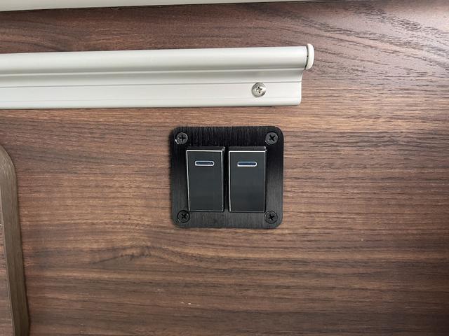 タウンエースバン GL アルトピアーノキャンピング・8ナンバー・5人乗り・ベッドキット・2列目バタフライシート・外部電源・LED照明・シンク・コンセント・シャワー・リヤTV・ルーフキャリア・社外14AWホワイトレターキーレス(46枚目)