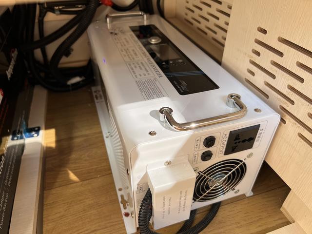 ハイゼットトラック JPスターHappy1+キャンピング・8ナンバー・4人乗り・4WD・ソーラーパネル・FFヒーター・シャワー・ギャレー・電動ステップ・電子レンジ・コンプレッサー式冷蔵庫・強化スプリング・ミラー型ドラレコ(25枚目)