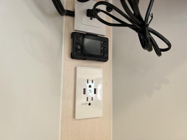 ハイゼットトラック JPスターHappy1+キャンピング・8ナンバー・4人乗り・4WD・ソーラーパネル・FFヒーター・シャワー・ギャレー・電動ステップ・電子レンジ・コンプレッサー式冷蔵庫・強化スプリング・ミラー型ドラレコ(26枚目)