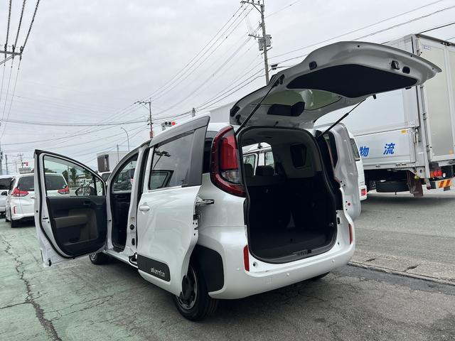 シエンタ ハイブリッドＧ　１．５ＨＶ・５人乗り・純正１０．５型Ｔコネクトナビ・フルセグ・アップルカープレイ・全方位カメラ・ソナー・ＥＴＣ２．０・天井サーキュレター・スマートキー・Ｒクルコン・シートＨ・両電動スライド・衝突軽減（19枚目）