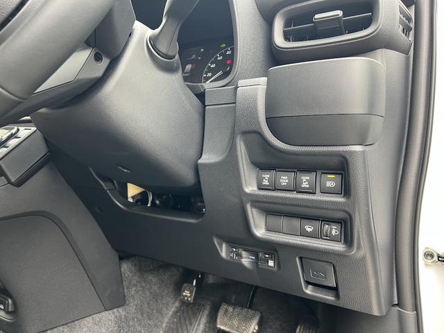 シエンタ ハイブリッドＧ　１．５ＨＶ・５人乗り・純正１０．５型Ｔコネクトナビ・フルセグ・アップルカープレイ・全方位カメラ・ソナー・ＥＴＣ２．０・天井サーキュレター・スマートキー・Ｒクルコン・シートＨ・両電動スライド・衝突軽減（28枚目）