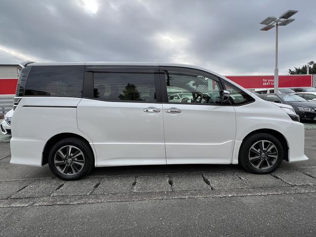 ヴォクシー ＺＳ　煌ＩＩ　純正１０型ＳＤナビ・フルセグＴＶ・ＤＶＤ再生・Ｂカメラ・ソナー・ＥＴＣ・アイスト・スマートキー・ＥＧプッシュ・クルコン・両側電動スライドドア・後席ロールブラインド・ＬＥＤライト・純正１６ＡＷ・衝突軽減（10枚目）