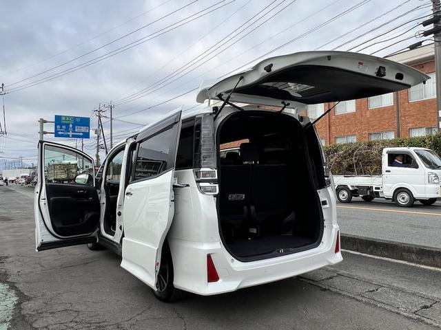 ヴォクシー ＺＳ　煌ＩＩ　純正１０型ＳＤナビ・フルセグＴＶ・ＤＶＤ再生・Ｂカメラ・ソナー・ＥＴＣ・アイスト・スマートキー・ＥＧプッシュ・クルコン・両側電動スライドドア・後席ロールブラインド・ＬＥＤライト・純正１６ＡＷ・衝突軽減（17枚目）