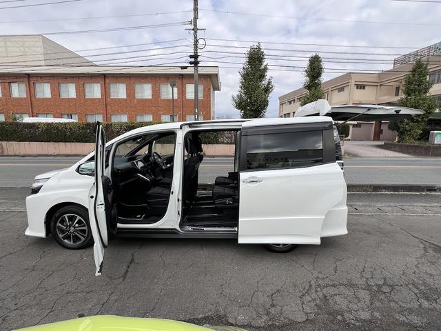 ヴォクシー ＺＳ　煌ＩＩ　純正１０型ＳＤナビ・フルセグＴＶ・ＤＶＤ再生・Ｂカメラ・ソナー・ＥＴＣ・アイスト・スマートキー・ＥＧプッシュ・クルコン・両側電動スライドドア・後席ロールブラインド・ＬＥＤライト・純正１６ＡＷ・衝突軽減（19枚目）