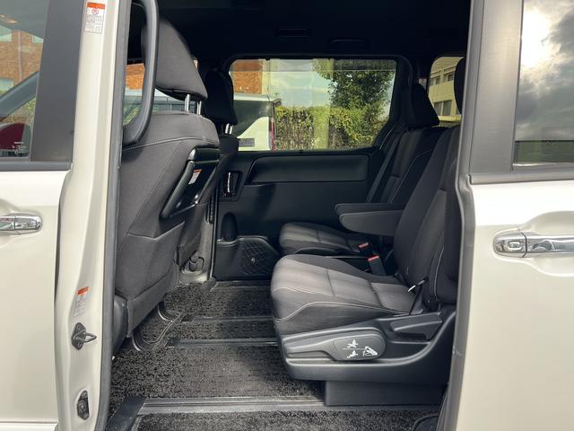 ヴォクシー ＺＳ　煌ＩＩ　純正１０型ＳＤナビ・フルセグＴＶ・ＤＶＤ再生・Ｂカメラ・ソナー・ＥＴＣ・アイスト・スマートキー・ＥＧプッシュ・クルコン・両側電動スライドドア・後席ロールブラインド・ＬＥＤライト・純正１６ＡＷ・衝突軽減（20枚目）