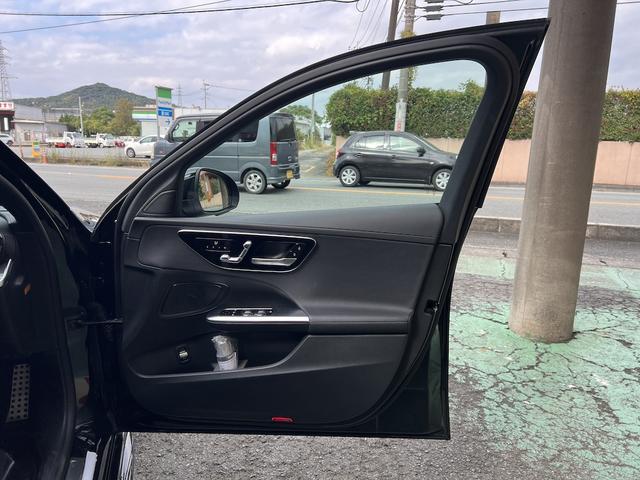 Ｃクラスステーションワゴン Ｃ２００ステーションワゴンアバンギャルドＡＭＧライＰ　１．５ターボＨＶ・サンルーフ・純正１１．９型ＨＤＤナビ・フルセグＴＶ・全方位カメ・ＥＴＣ・ヘッドアップディスプレイ・本革シート・シートＨ・パワーバックドア・ＡＭＧ１８ＡＷ・デジタルライト・ルーフレール（24枚目）