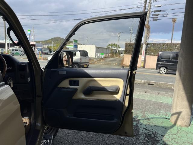 ランドクルーザープラド TX 3.0ディーゼルTB・8人乗・ナロボディー・フルタイム4WD・全塗装車・社外ナビ・フルセグ・Bカメラ・ETC・キーレス・リヤヒーター・ウッドコンビH・丸目フェイス・グリル・社外16AW・ホワイトレター(23枚目)