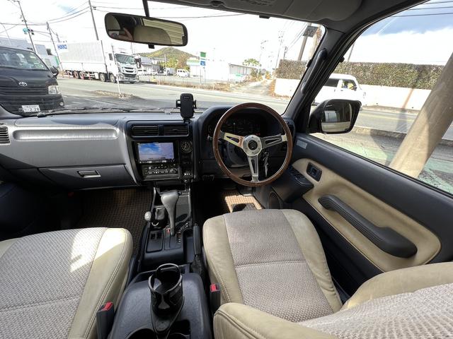 ランドクルーザープラド TX 3.0ディーゼルTB・8人乗・ナロボディー・フルタイム4WD・全塗装車・社外ナビ・フルセグ・Bカメラ・ETC・キーレス・リヤヒーター・ウッドコンビH・丸目フェイス・グリル・社外16AW・ホワイトレター(32枚目)