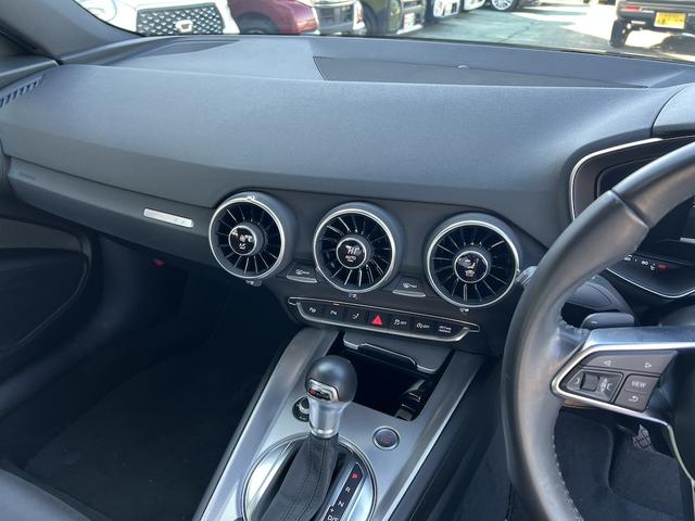 TTクーペ 2.0TFSI 2.0ターボ・12.3型ナビ・フルセグ・DVD・Bカメラ・ソナー・ETC・スマートキー・パドルシフト・クルコン・LEDライト・フォグ・18AW・ドラレコ・パドルシフト・逸脱抑制・ブラインドスポットM(26枚目)