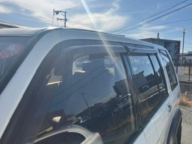 ビッグホーン 　プレジールＩＩ　純正アルミ　３列シート　７人乗り　記録簿　車検令和９年１１月　ターボ交換済（7枚目）