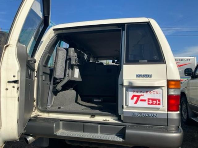 ビッグホーン 　プレジールＩＩ　純正アルミ　３列シート　７人乗り　記録簿　車検令和９年１１月　ターボ交換済（11枚目）