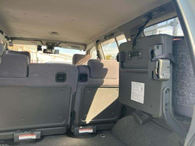 ビッグホーン 　プレジールＩＩ　純正アルミ　３列シート　７人乗り　記録簿　車検令和９年１１月　ターボ交換済（14枚目）