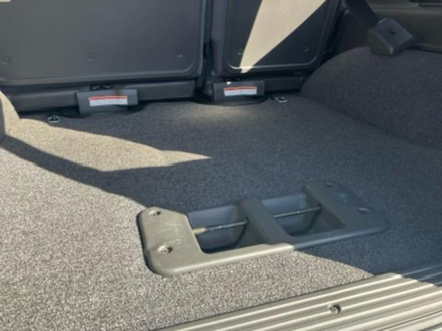 ビッグホーン 　プレジールＩＩ　純正アルミ　３列シート　７人乗り　記録簿　車検令和９年１１月　ターボ交換済（15枚目）